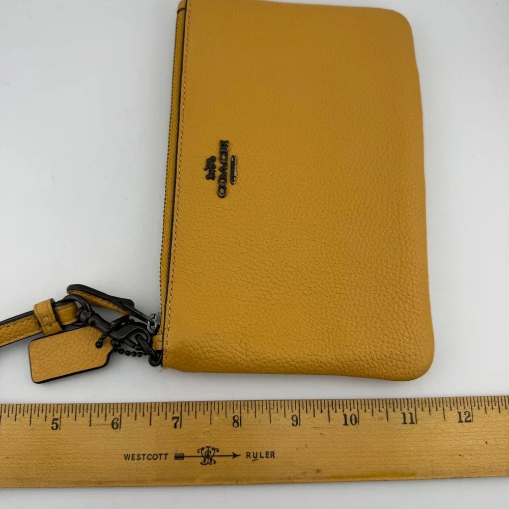 Coach Pebbled Leather Wristlet Small Mustard Yellow Excellent Zip Clutch (2117)‎